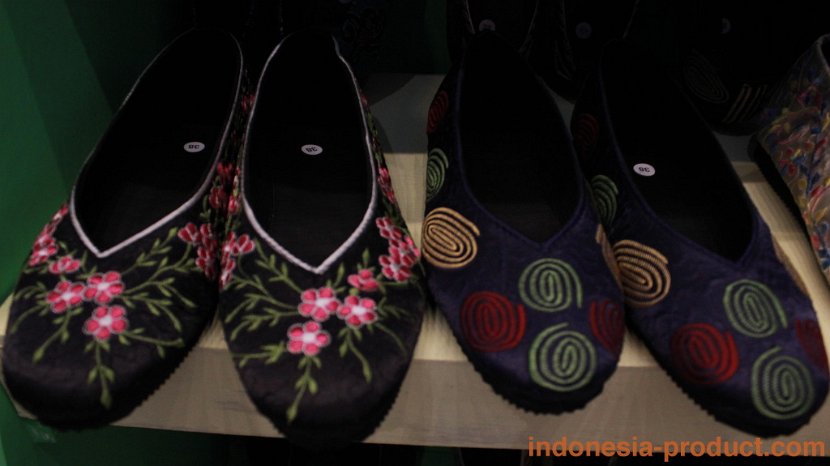 laila-embroidery-slippers-shoes-art-handmade-02