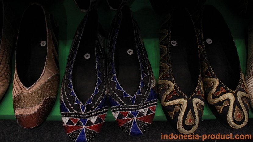 laila-embroidery-slippers-shoes-art-handmade-03
