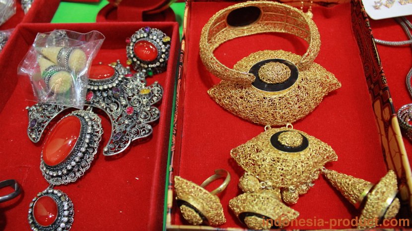 sari-merta-jewelry-accessories-gold-silver-05