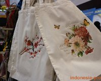 Bie's-Craft-Embroidery-Tote-Bag.JPG
