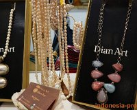 Dian-Art-woman-necklaces.JPG