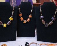 Jasmine-Craft-beed-necklaces.JPG