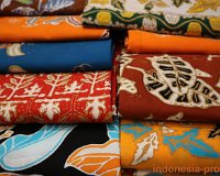 Latansa-Batik-Jonegoroan-Handwriting-and-Printing-Fabric.JPG