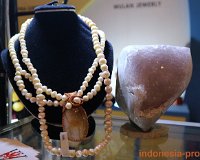 Wulan-Handayani-crafted-jewelry.JPG