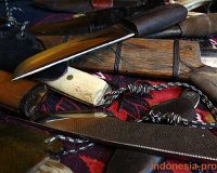 Yanto-collection-craft-and-souvenir.JPG