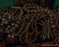 dinas-koperasi-ntt-batik-garment-accessories-decoration-04.JPG