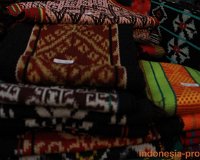 dinas-koperasi-ntt-batik-garment-accessories-decoration-06.JPG
