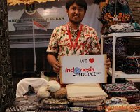 gringsing-batik-traditional-garment-fabric-01.JPG