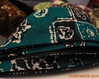 gringsing-batik-traditional-garment-fabric-03.JPG