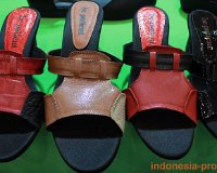 indonesia-traditional-etnic-handmade-shoes-slippers-03.JPG