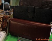 intako-handmade-bag-suitcase-wallet-belt-02.JPG