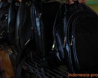 intako-handmade-bag-suitcase-wallet-belt-05.JPG