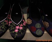 laila-embroidery-slippers-shoes-art-handmade-02.JPG
