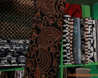 mutiara-batik-traditional-fabric-garment-02.JPG