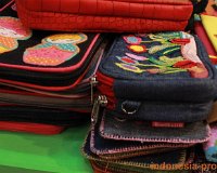racikelir-art-handicraft-wallet-bag-clutch-craft-02.JPG