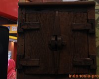 sinar-mas-wooden-furniture-meubel-03.JPG