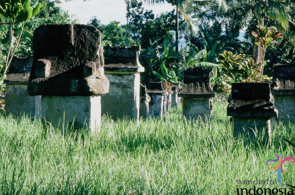 truly-asia-waruga_s_1dfb482.jpg