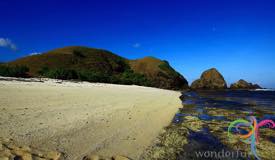 seger-beach-kuta-lombok-1.jpg