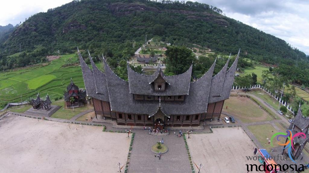 West Sumatra Tourism - Photo Gallery - pagaruyung palace west sumatra 3