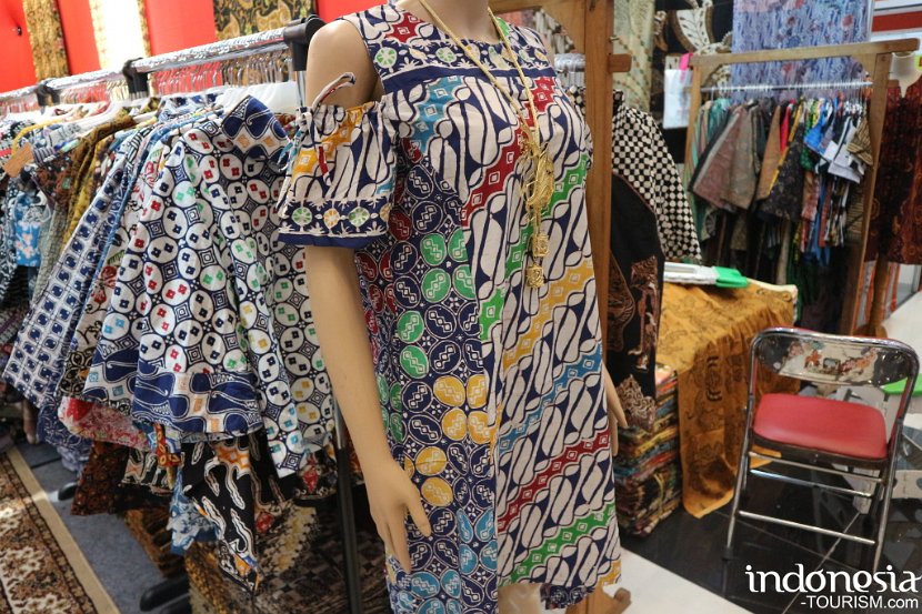 Batik-Esti-Collection-Solo-Fashion-Dress
