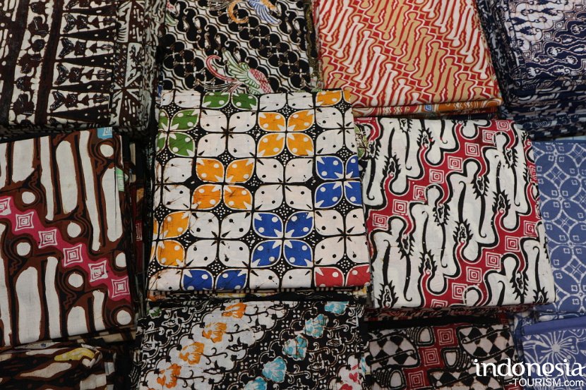 Batik-Esti-Collection-Solo-contemporary-handwriting-batik