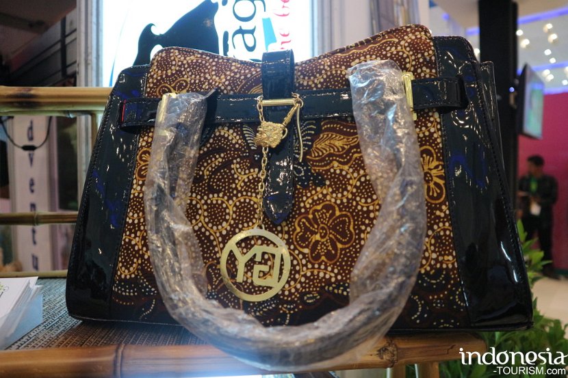 Gayatri-combination-batik-fashion-bag