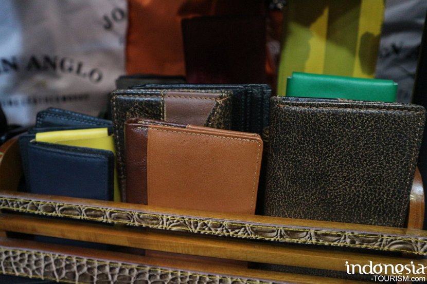 John-Anglo-wallet