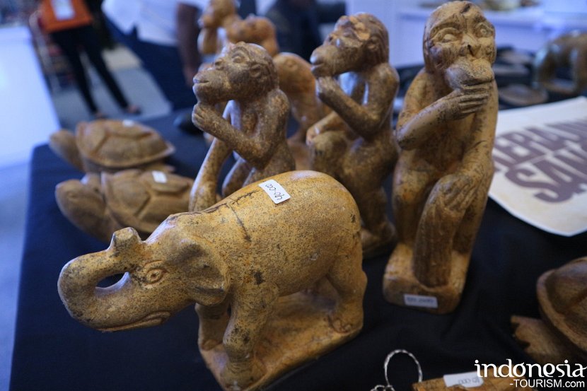 Kabupaten-Blitar-mini-statue