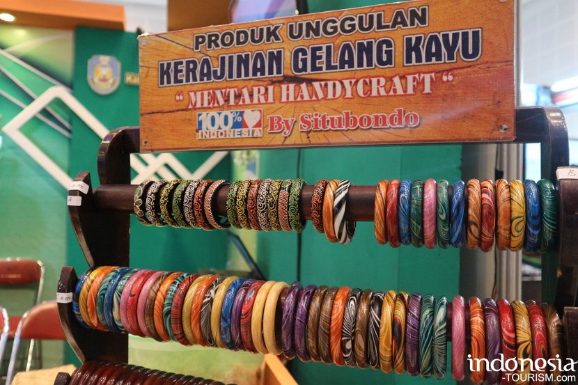 Mentari-Handicraft-wooden-braceletes