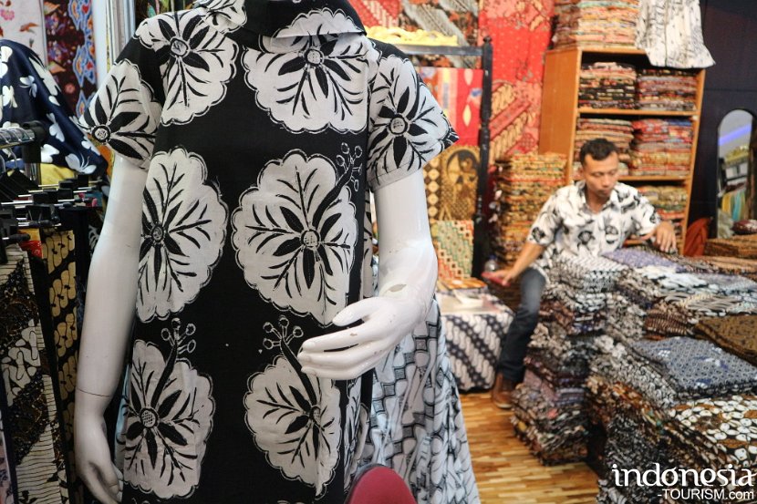 Moro-Dadi-handmade-batik-dress