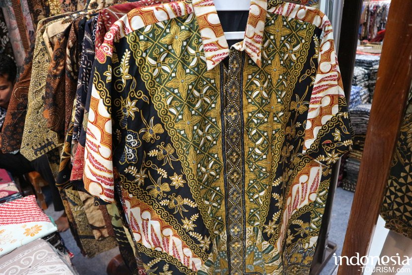 Putri-Nabila- batik-shirt
