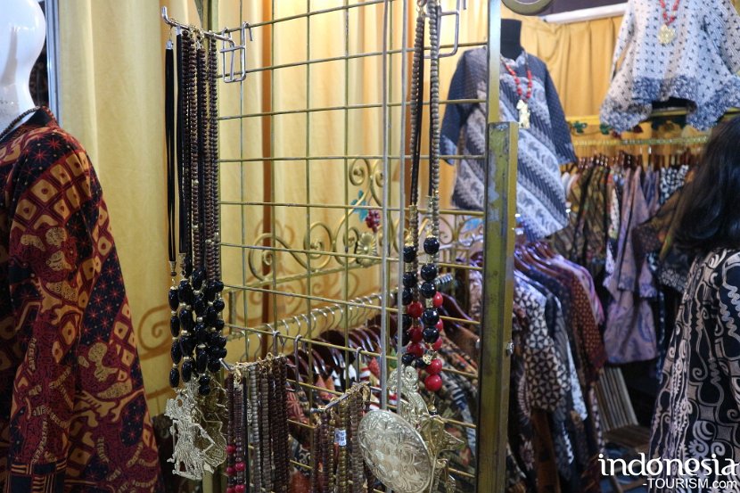 Rizkya-Batik-Solo-accessories-and-jewelry