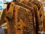 Gayatri-handwriting-batik-garment.JPG