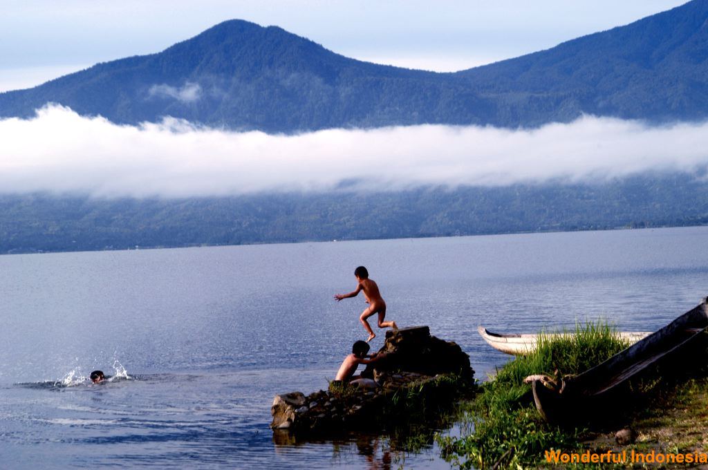 kerinci_lake__jambi_1c8393e.jpg