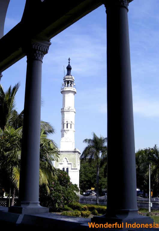 minaret_at_medan__n_1c83963.jpg