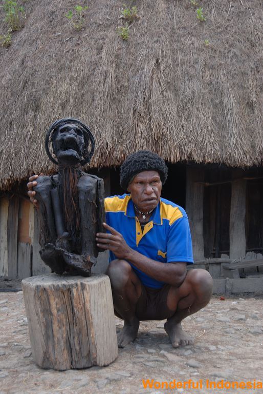 mummy_at_the_village__papua.jpg