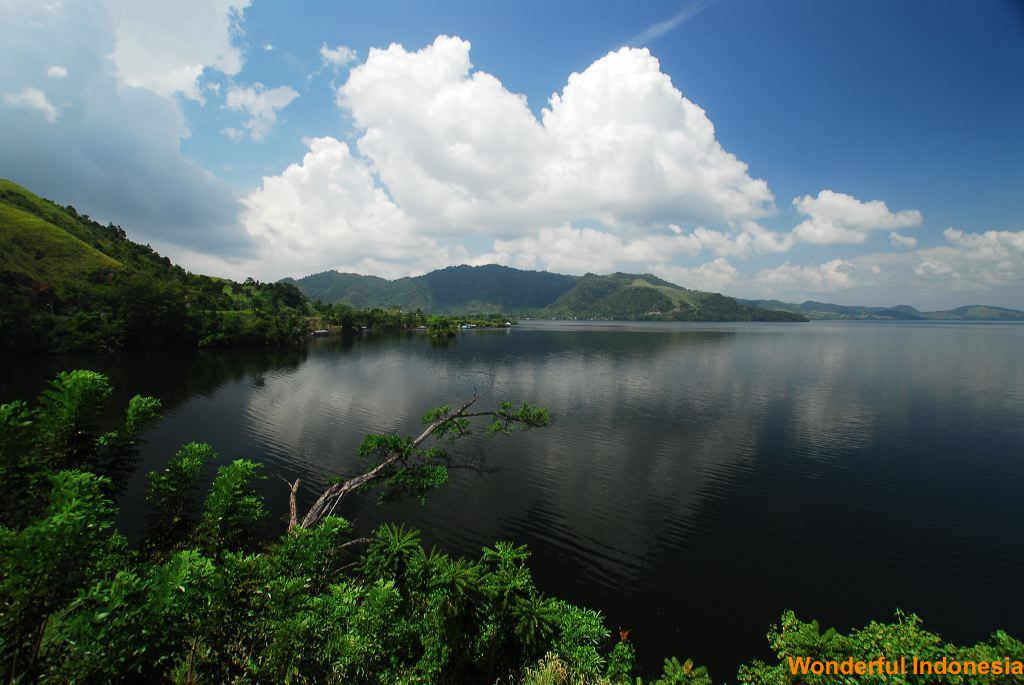 sentani_lake__papua.jpg