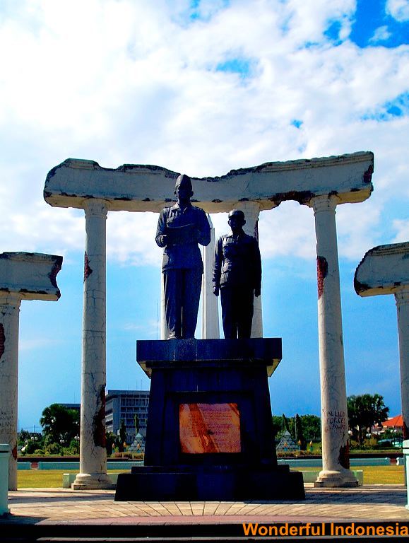 surabaya_heroes_mon_1c87667.jpg