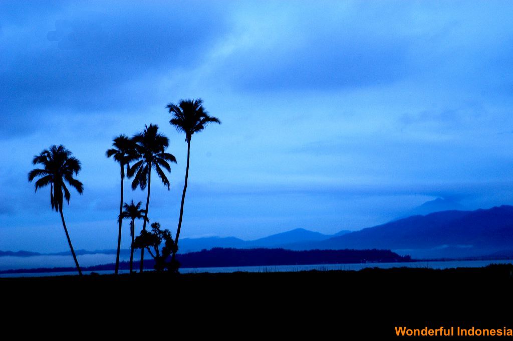 the_dawn_at_kerinci__jambi.jpg