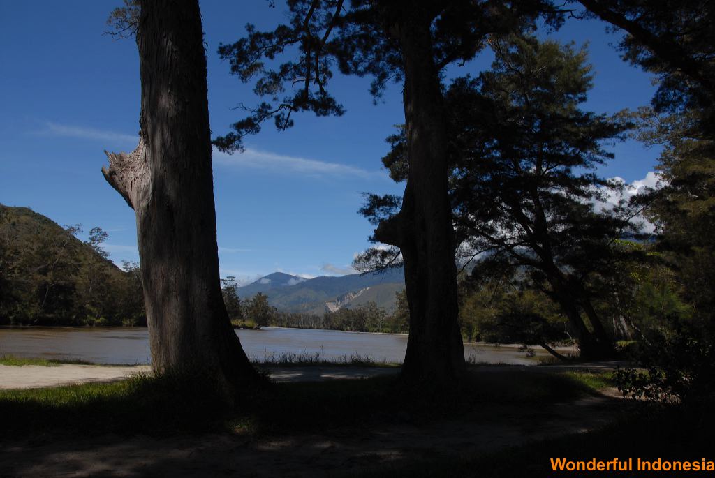 the_lake_at_wamena__papua.jpg