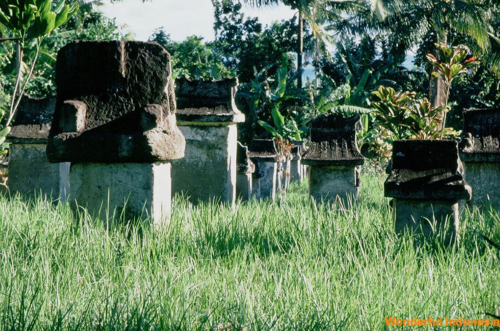 waruga_site__south_sulawesi.jpg
