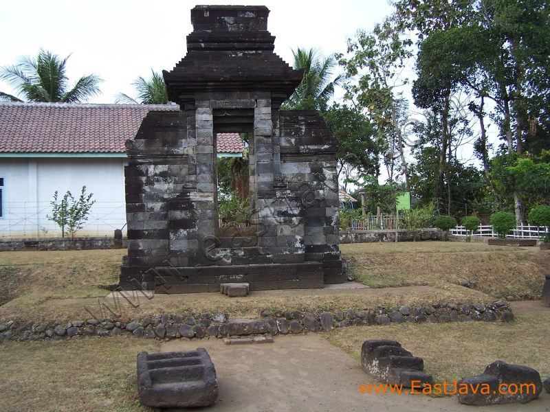 plumbangan_temple_bl_3c1c03.jpg