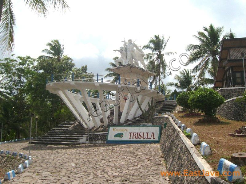 trisula_monument_bli_3c1c15.jpg