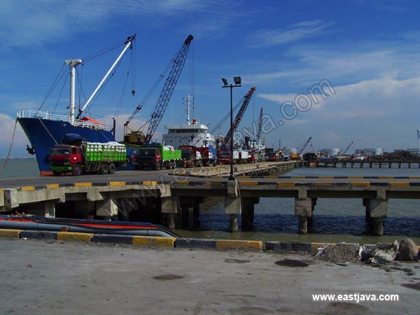 gresik_seaport_eastjava.jpg