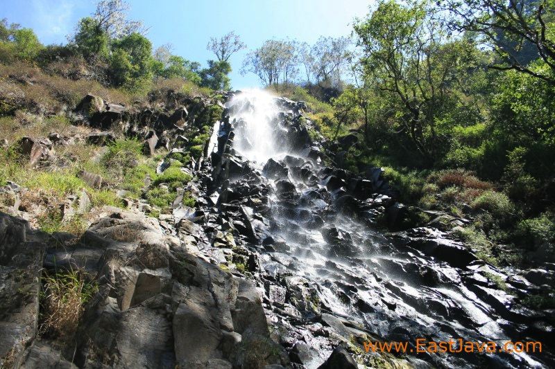 pundak_kiwo_waterfal_3c21fe.jpg