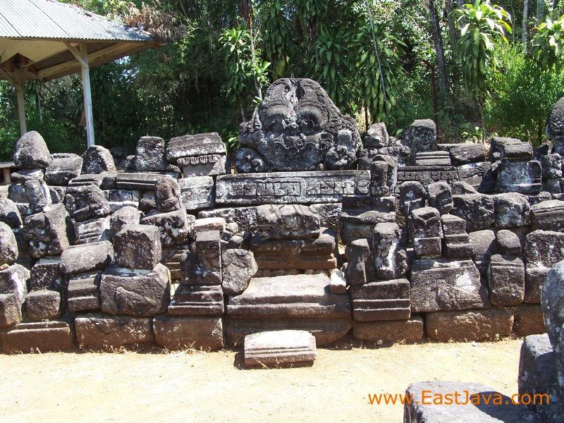 sadon_temple_magetan_3c2200.jpg