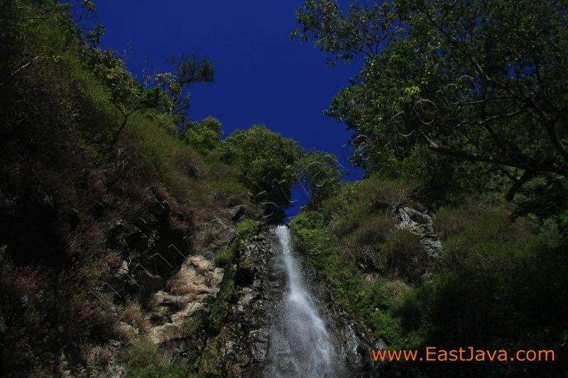 tirtosari_waterfall__3c220c.jpg