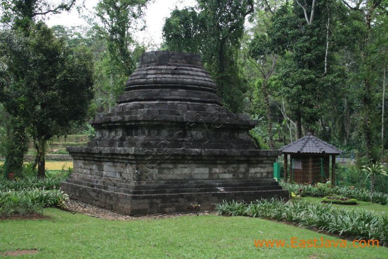 sumberawan_temple_malang_1.jpg