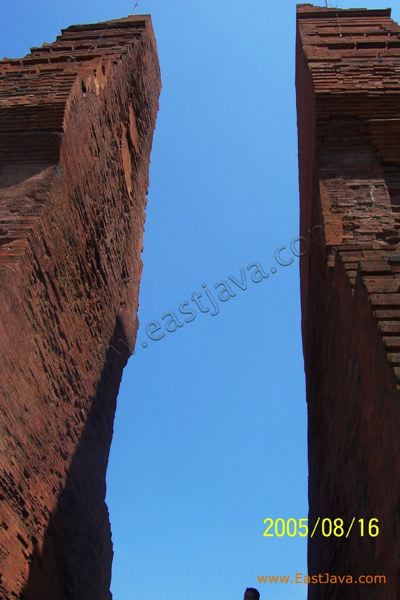 wringin_lawang_templ_3c22cb.jpg