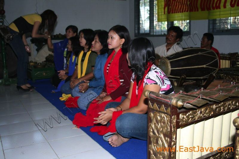 tayub_traditional_da_3c22fc.jpg